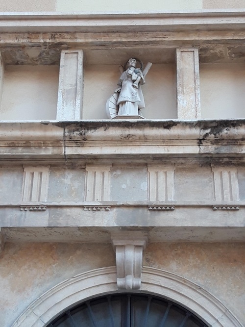 San Vicente crucificado en aspa